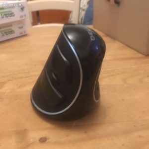 Souris ergonomique verticale Delux M618